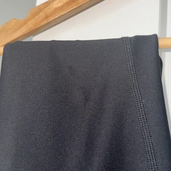 ALO Yoga Black and White Athletic Pants - Picture 7 of 8